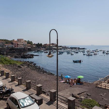 Un Tuffo Nella Baia Di Capomulini Bed & Breakfast Acireale Exterior photo
