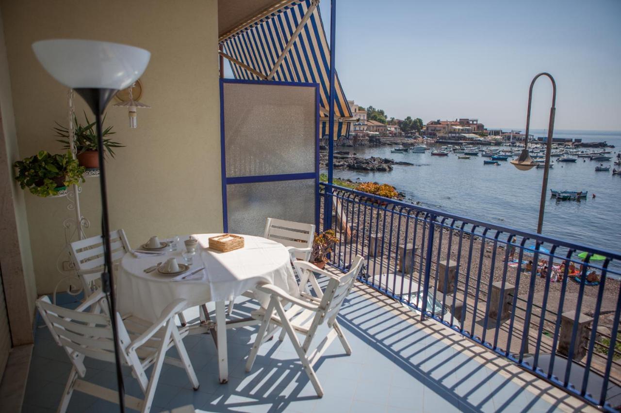 Un Tuffo Nella Baia Di Capomulini Bed & Breakfast Acireale Exterior photo