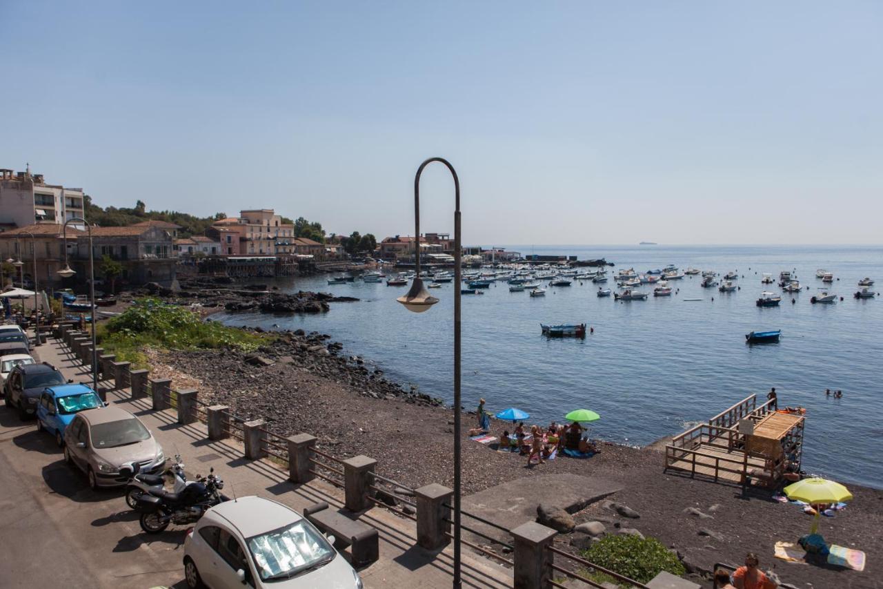 Un Tuffo Nella Baia Di Capomulini Bed & Breakfast Acireale Exterior photo