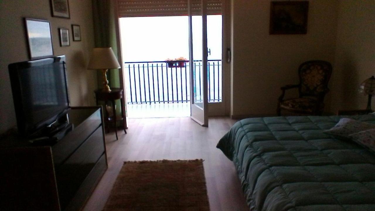 Un Tuffo Nella Baia Di Capomulini Bed & Breakfast Acireale Exterior photo